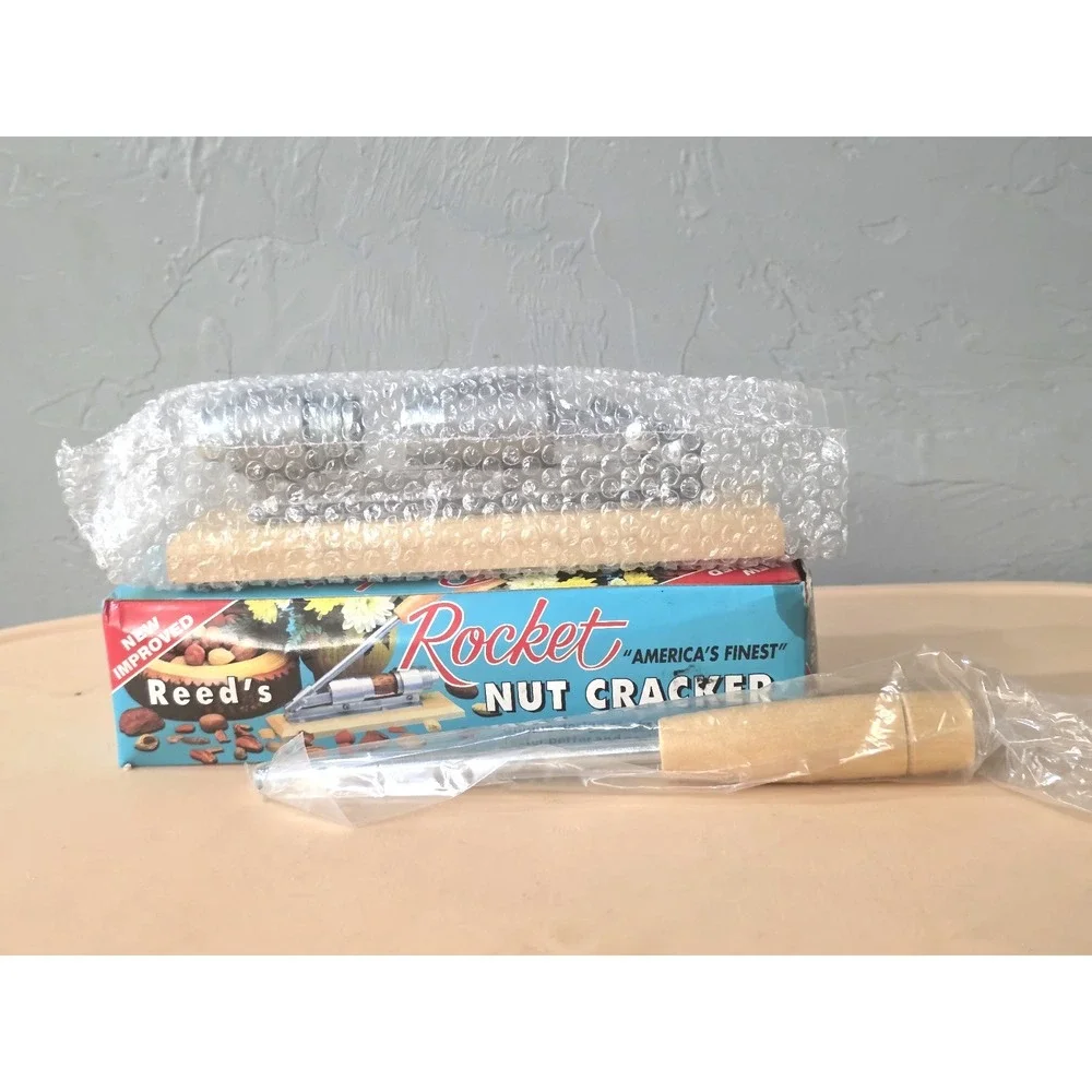 Vintage Reed's Rocket Model 815 Nut‎ Cracker in Original Box. MIS 1